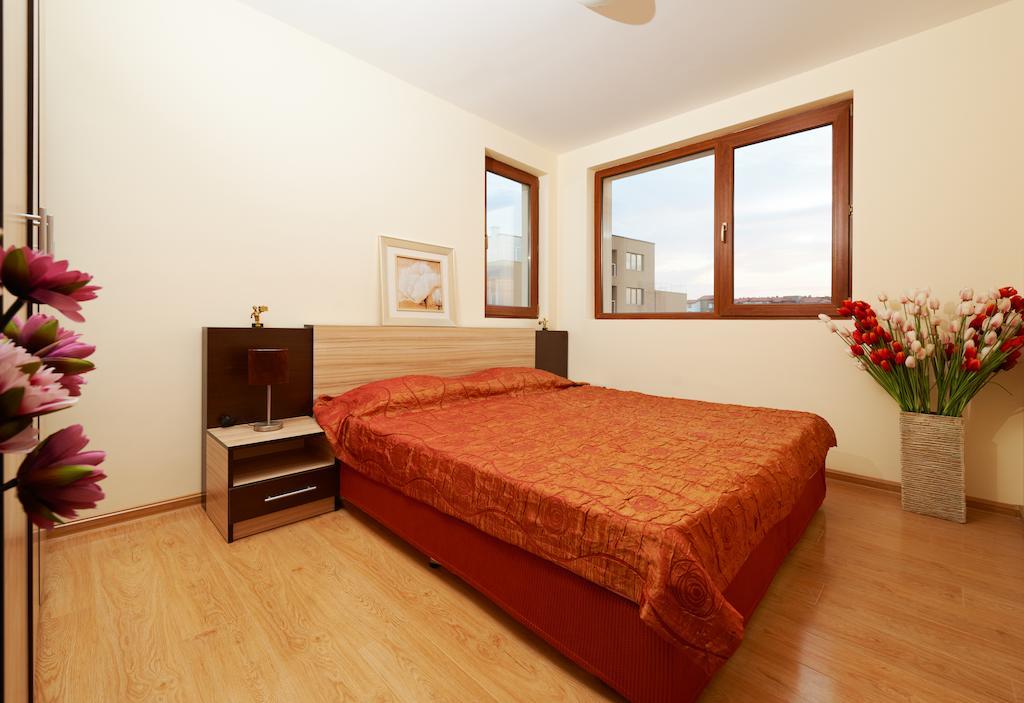 Stanny Court Aparthotel Nesebar Room photo